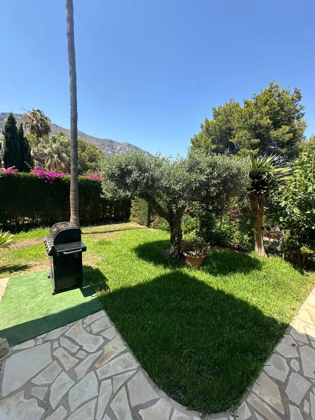 Chalet en Venta en Dénia con Vistas al Mar y la Montaña