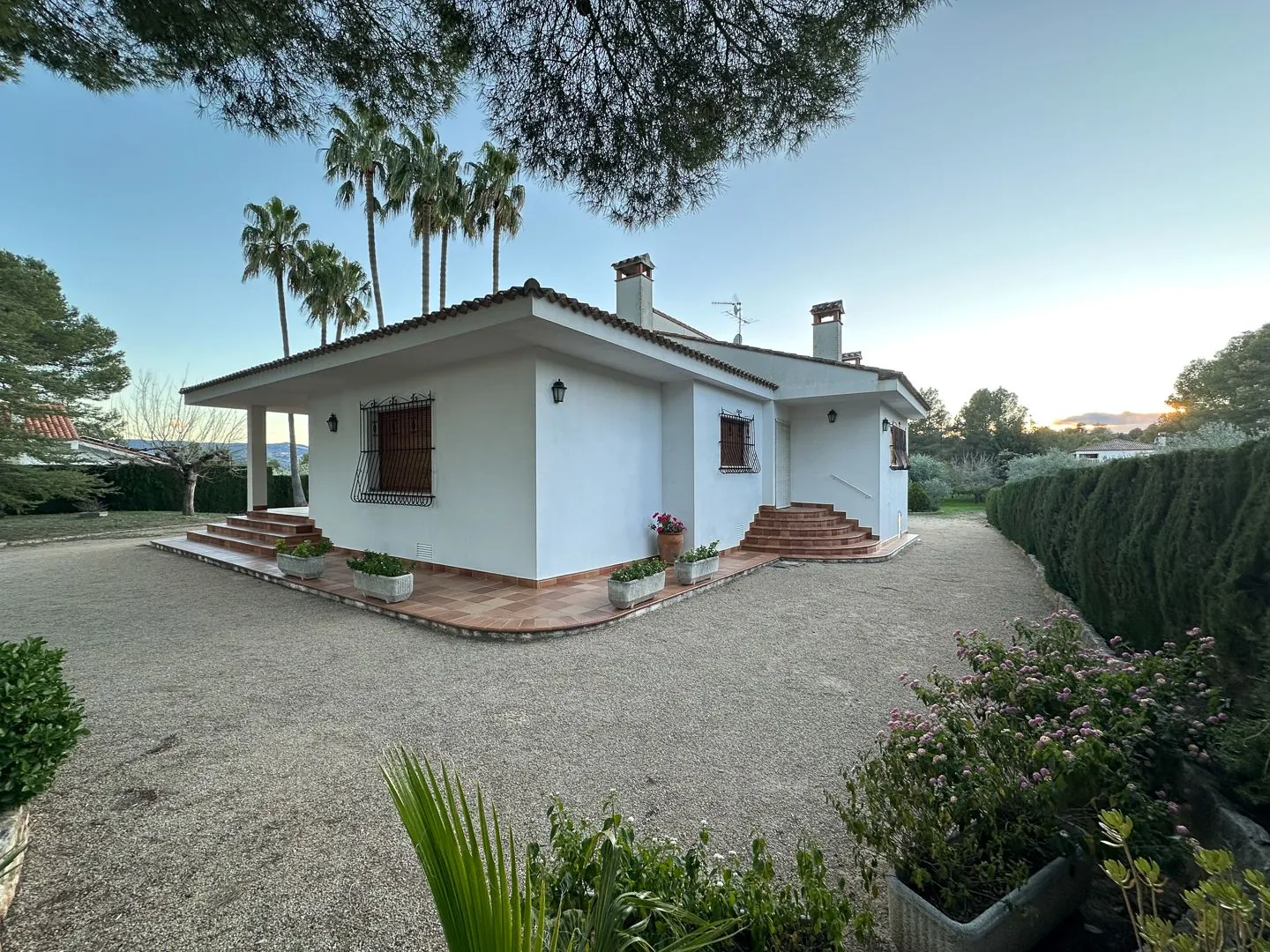 Villa en Ontinyent, con piscina y grandes espacios.