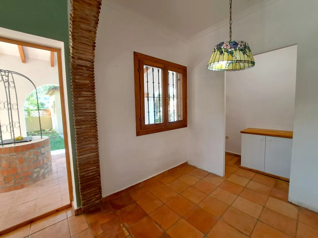 Villa con piscina para comprar en Orba.