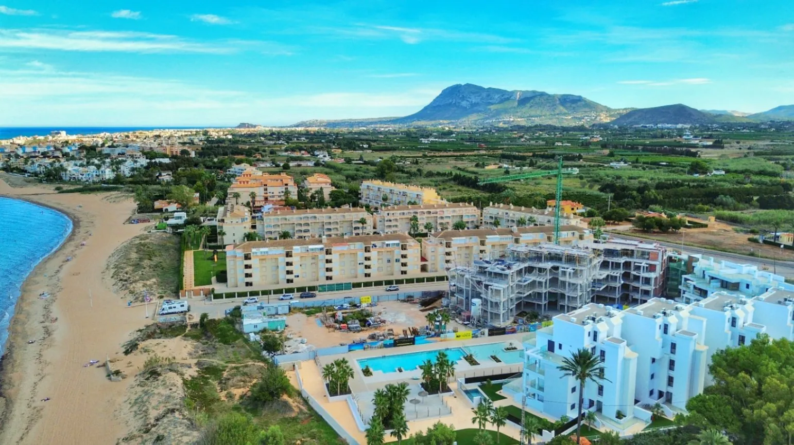 Apartamento de obra nueva en primera línea en playa en Dénia