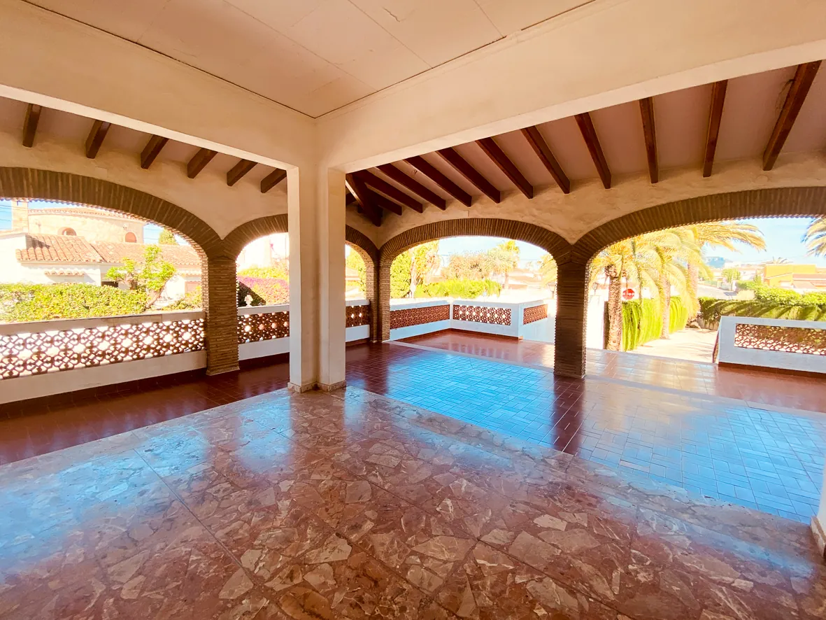 Gran villa en els Poblets.