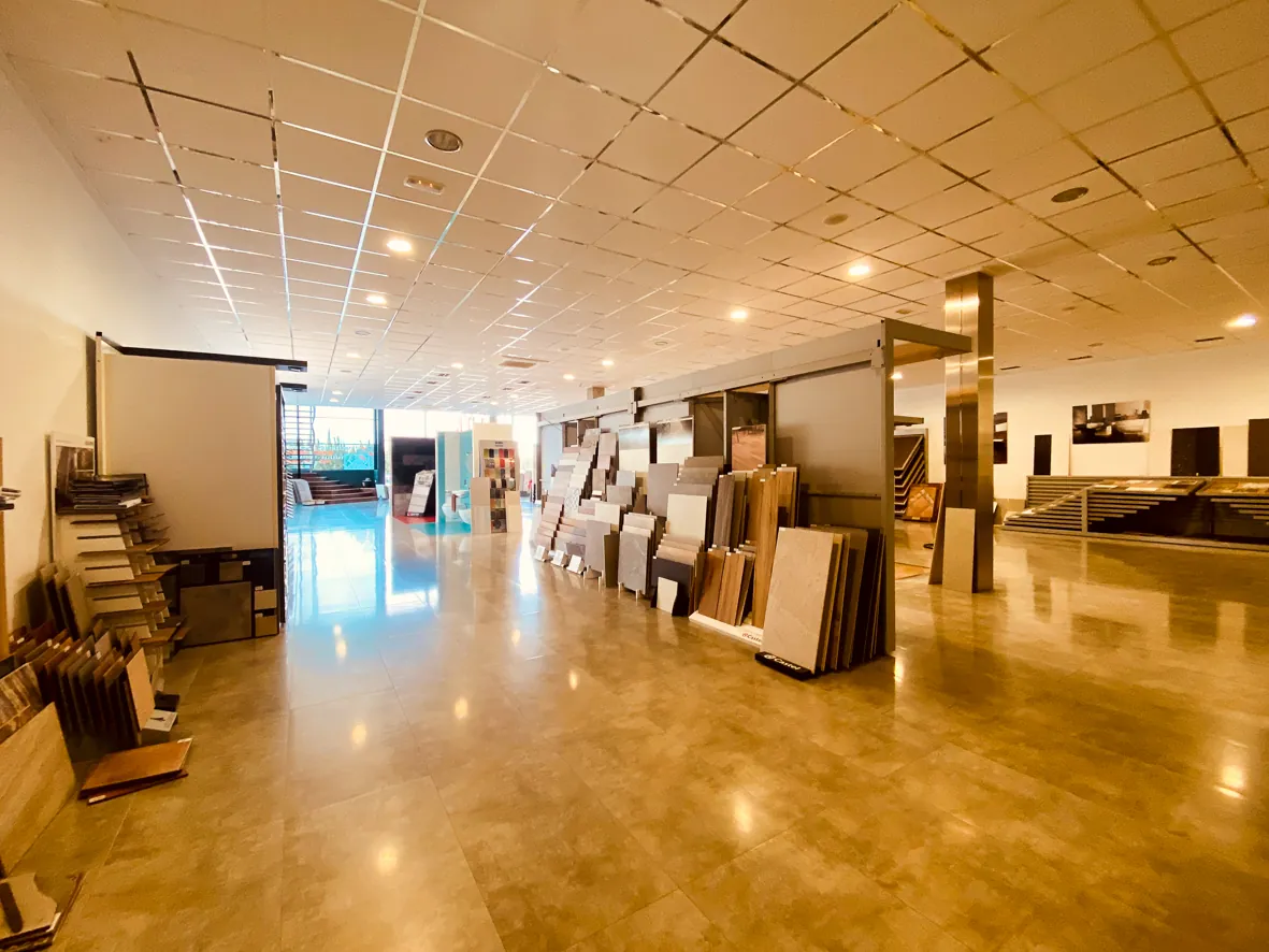 Gran nave industrial en venta en Pego.