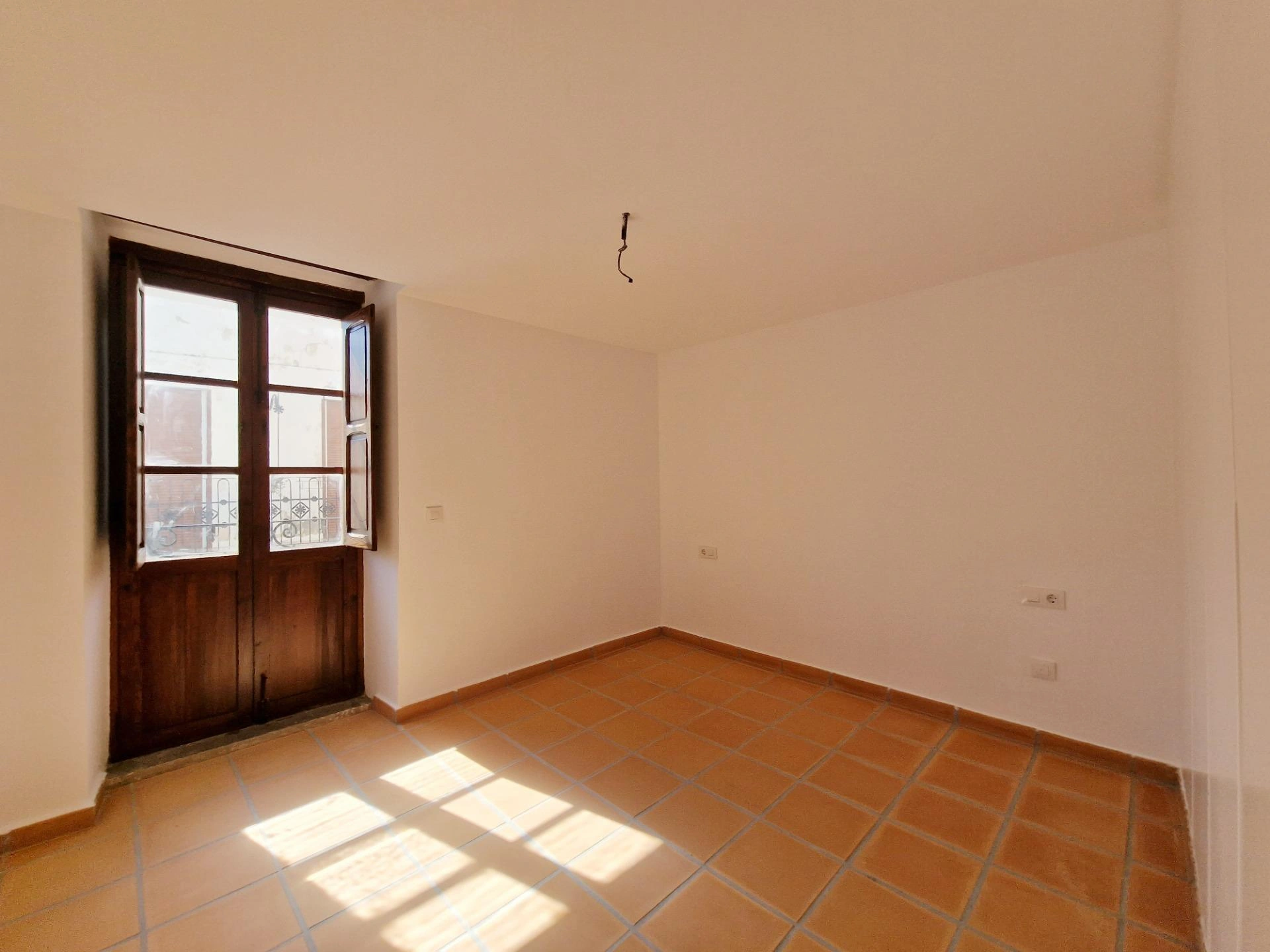 Casa de pueblo de estilo mediterráneo cerca del mar