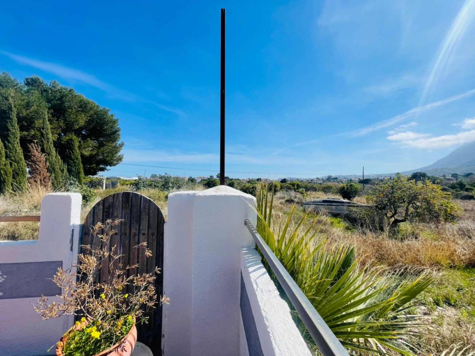 Casa de campo de 500 m2 en suelo urbano con parcela de 3500m2 en Denia zona Sta Paula
