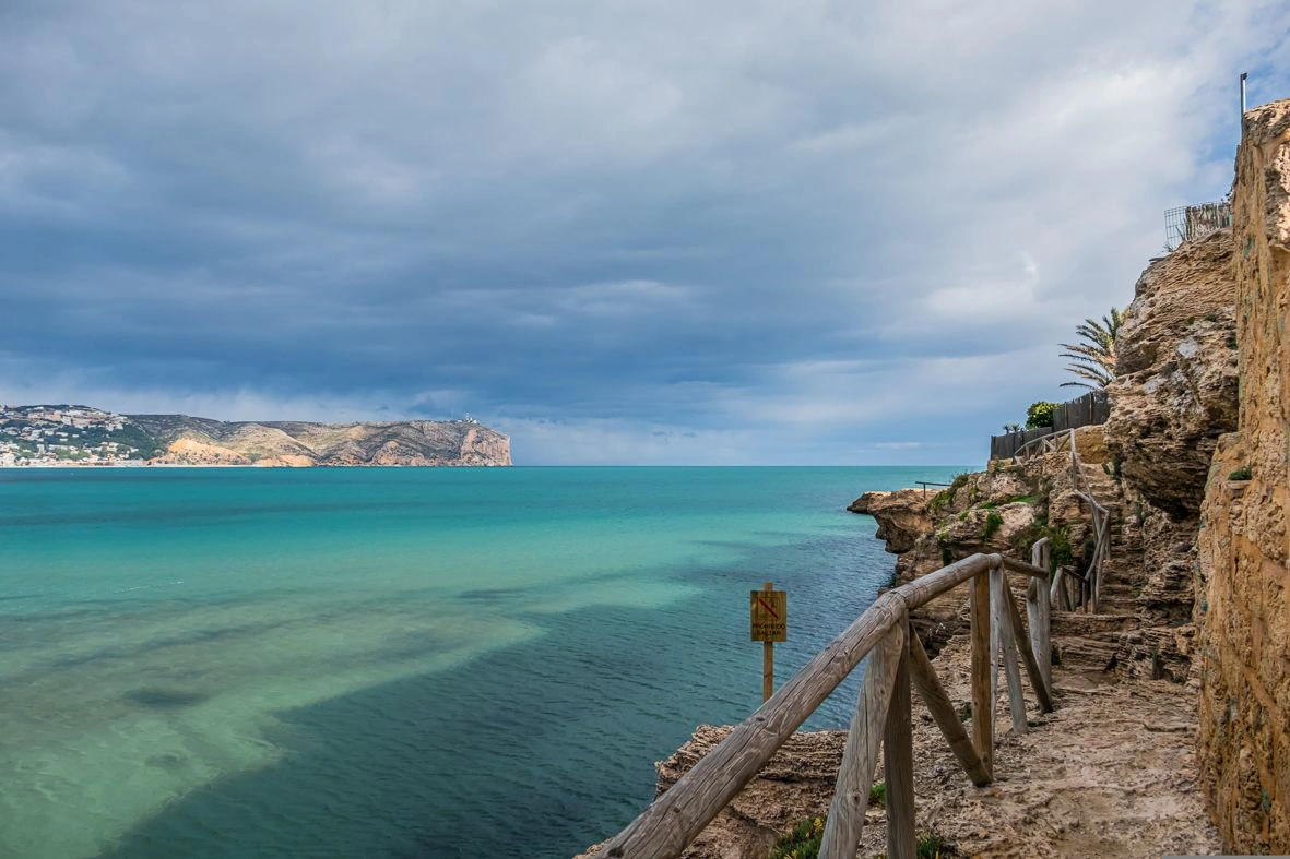 Casa de pueblo en el puerto de Jávea. Proyecto con vistas al mar.