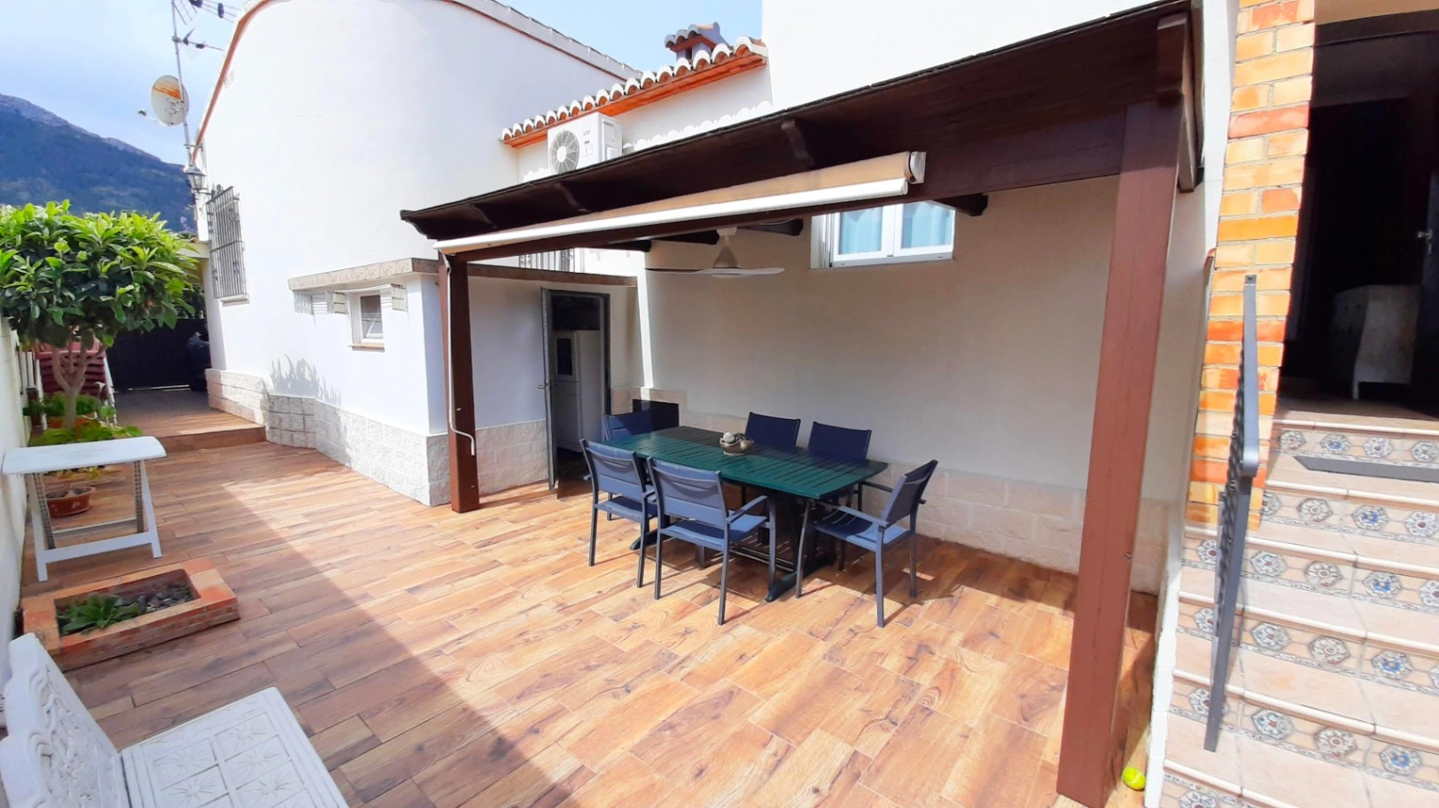 CHALET CON PISCINA EN ZONA RESIDENCIAL EN DENIA