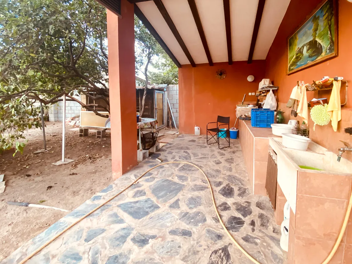 Villa en venta en Oliva con gran parcela.