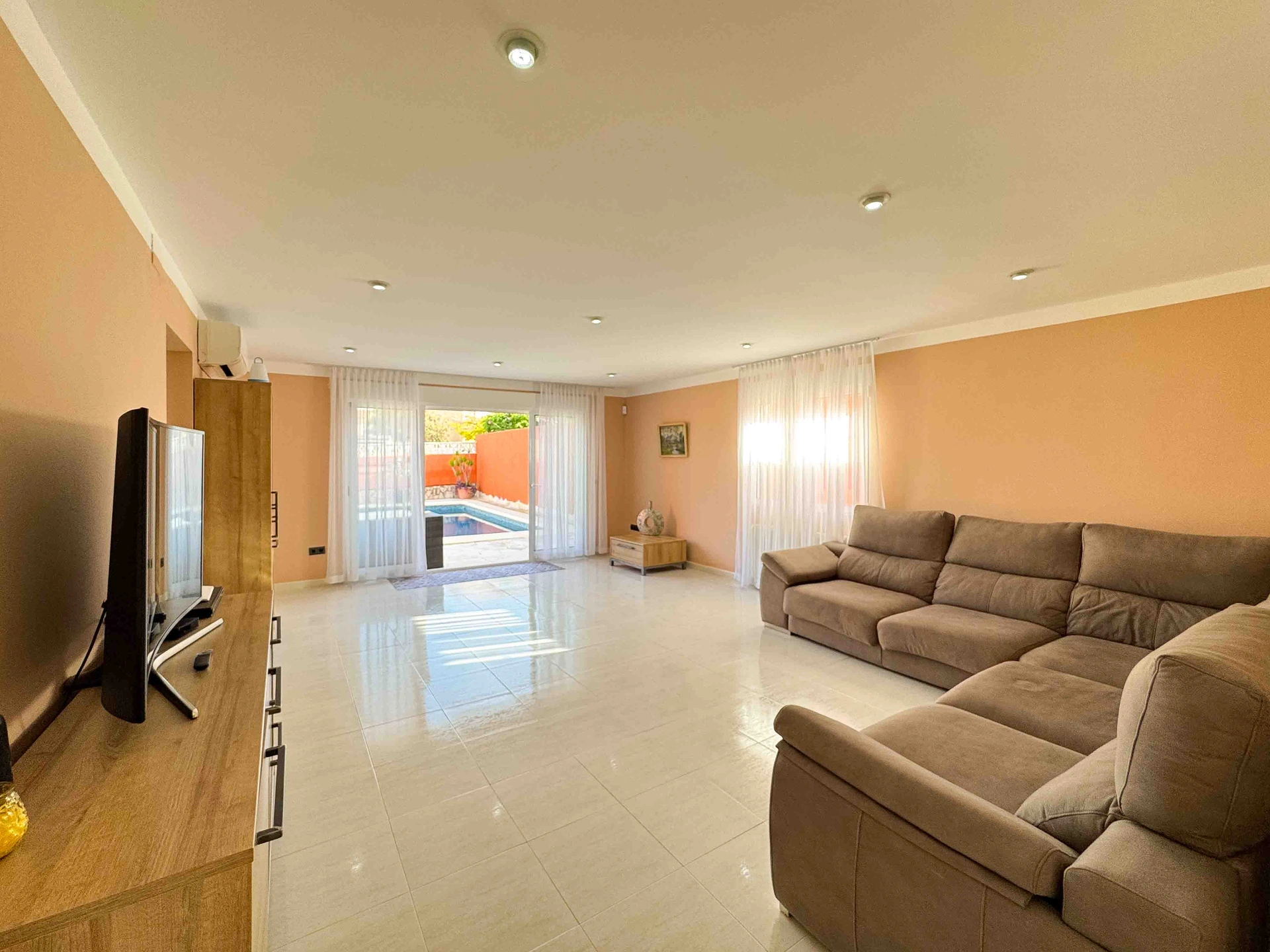 VILLA EN LAS ROTAS