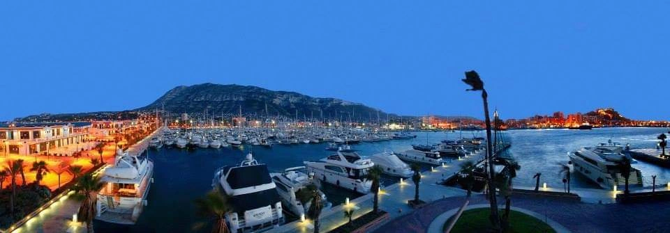 Locaux commerciaux à vente à Dénia