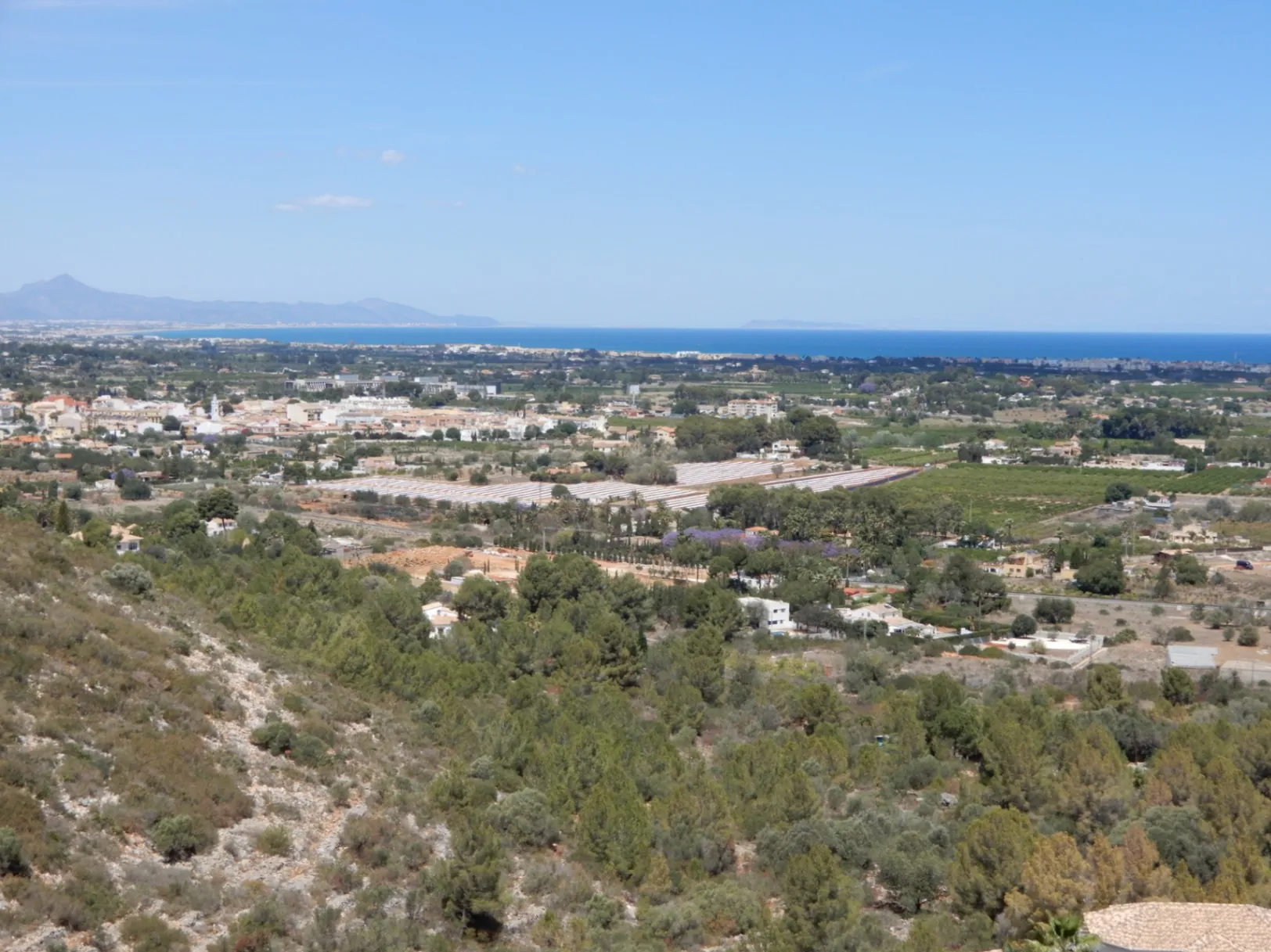 Parcela con vistas al mar.