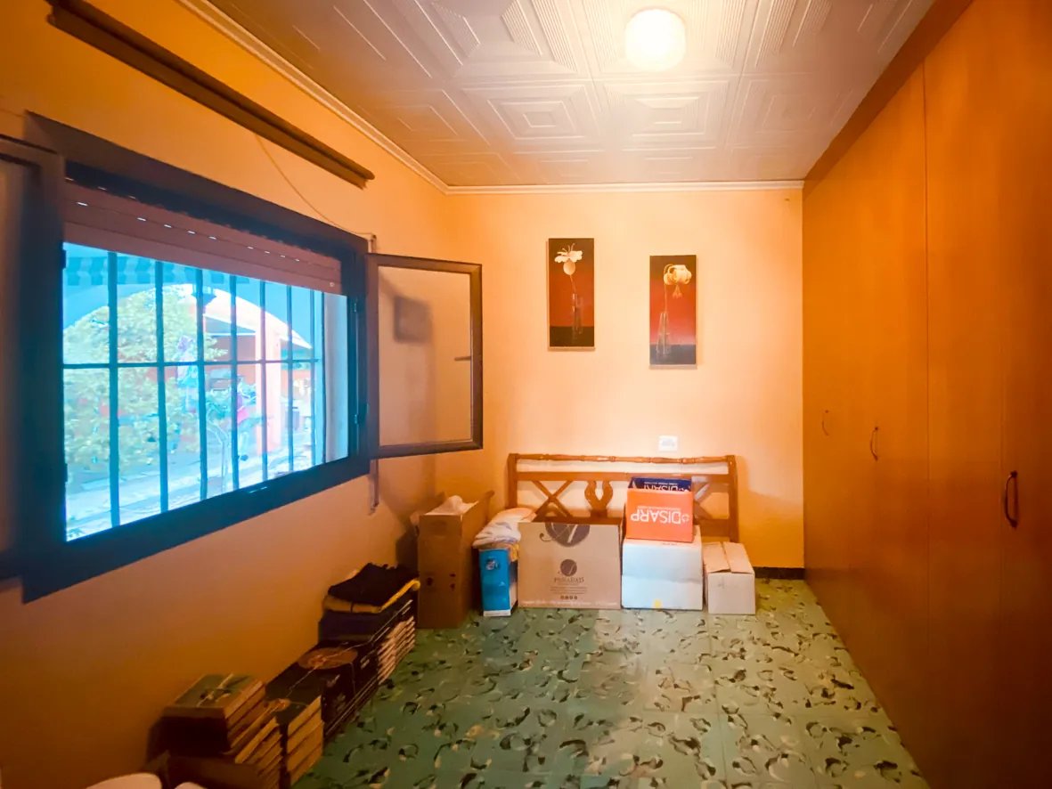 Villa en venta en Oliva con gran parcela.