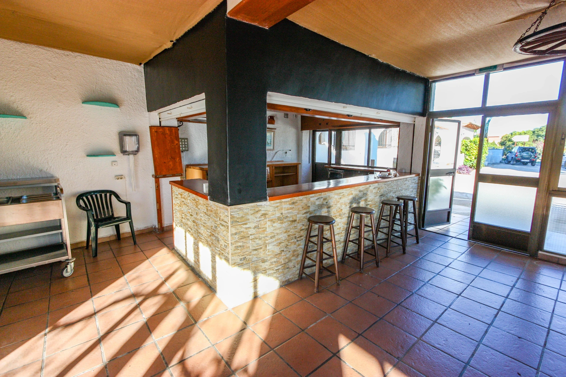 Restaurante en Orba se vende