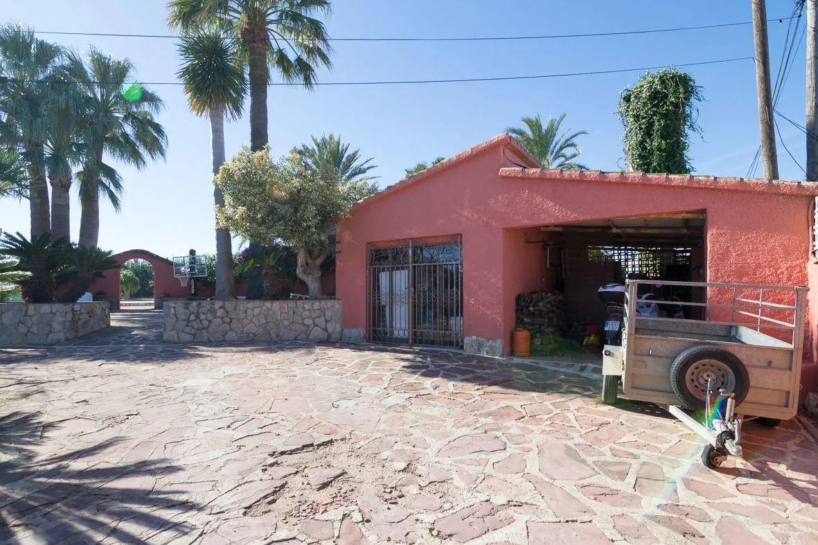 VILLA INDÉPENDANTE AVEC PISCINE TORRECARRALS