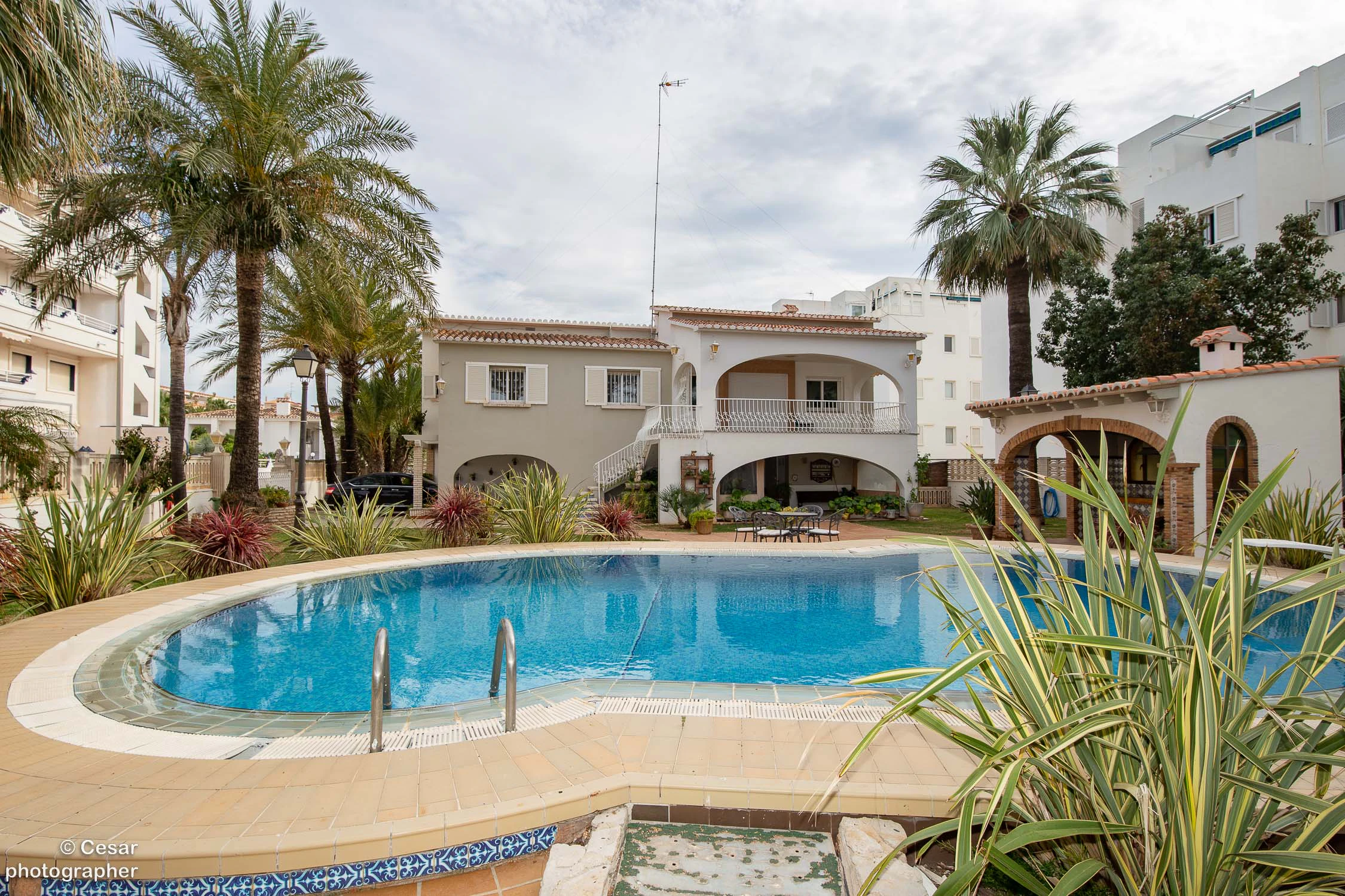 Chalet en venta en Primera Línea Marinas, Denia: 6 habitaciones, piscina privada.