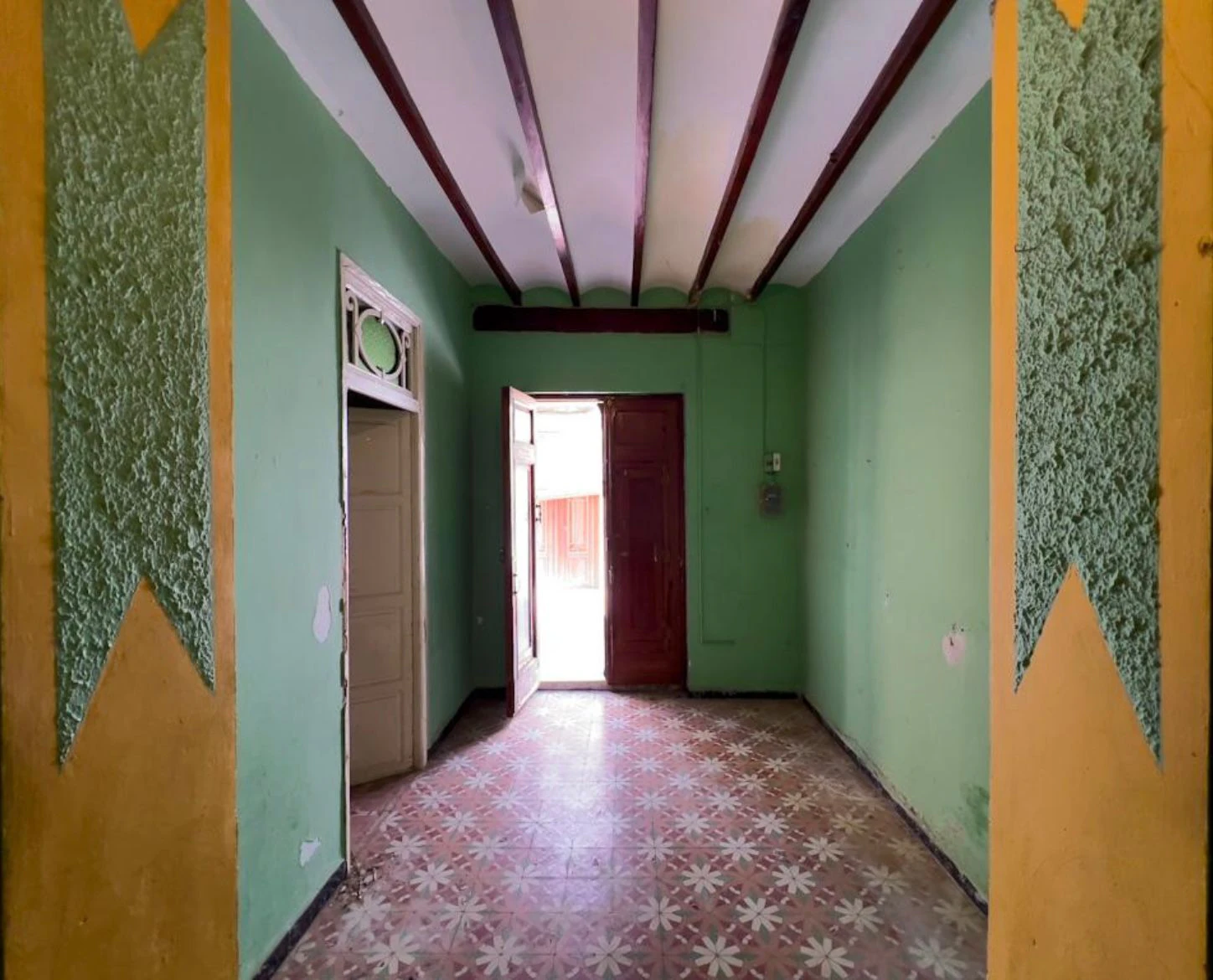CASA DE PUEBLO POR REFORMAR CON DISEÑO IBICENCO A REALIZAR