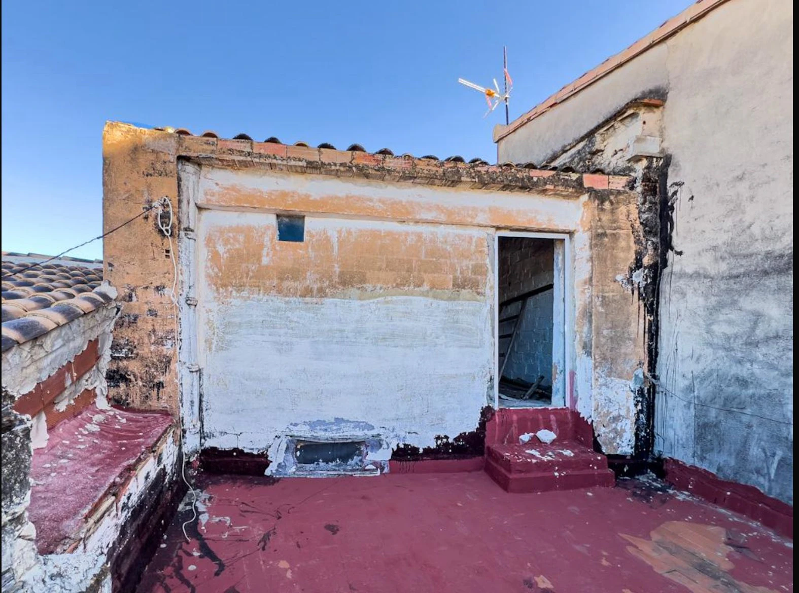 CASA DE PUEBLO POR REFORMAR CON DISEÑO IBICENCO A REALIZAR