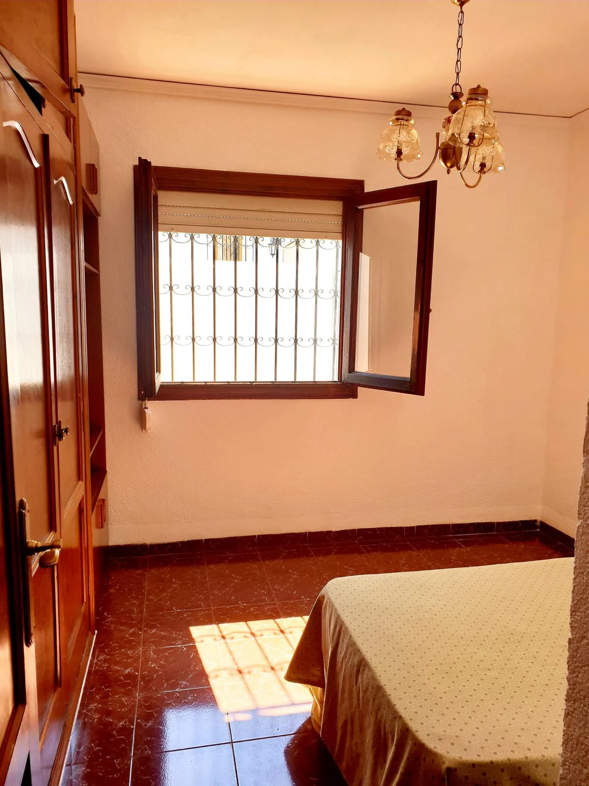 CASA DE CUATRO DORMITORIOS EN DENIA,MONTGO