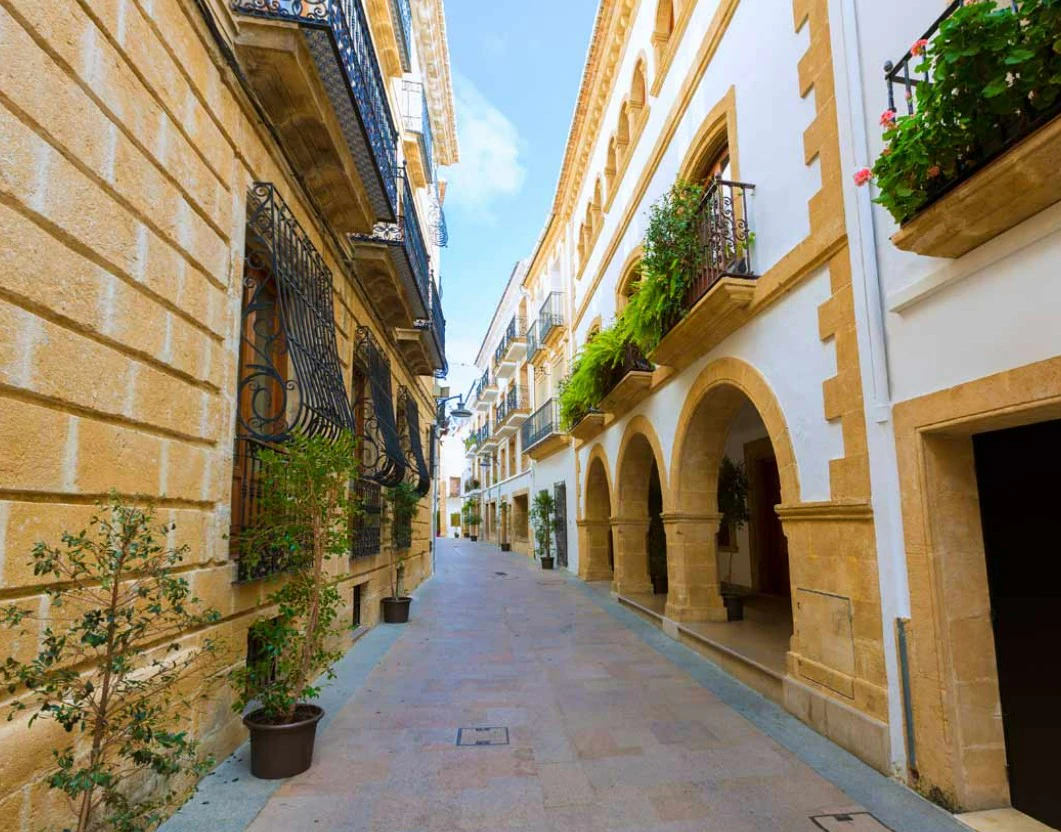 Casa de pueblo de 10 habitaciones en el centro de Jávea