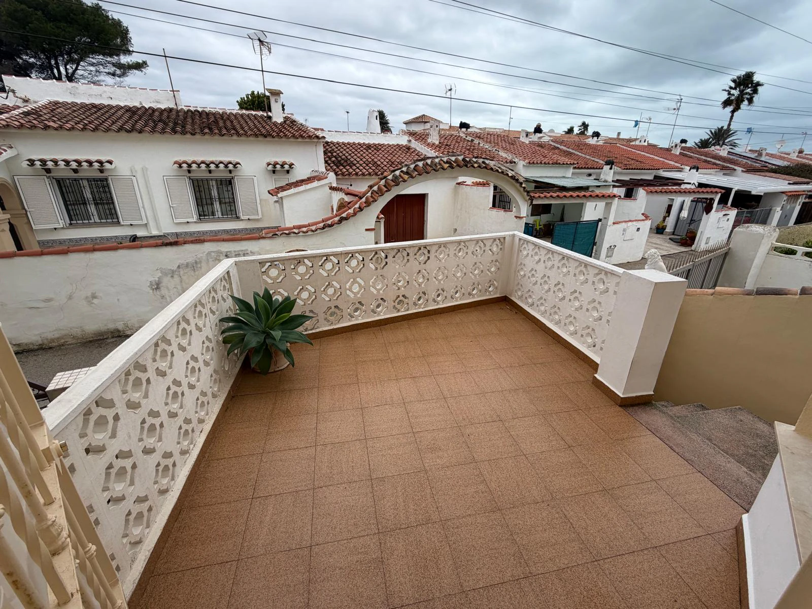 VENTA ADOSADO 3 DORMITORIOS EN PRIMERA LINEA