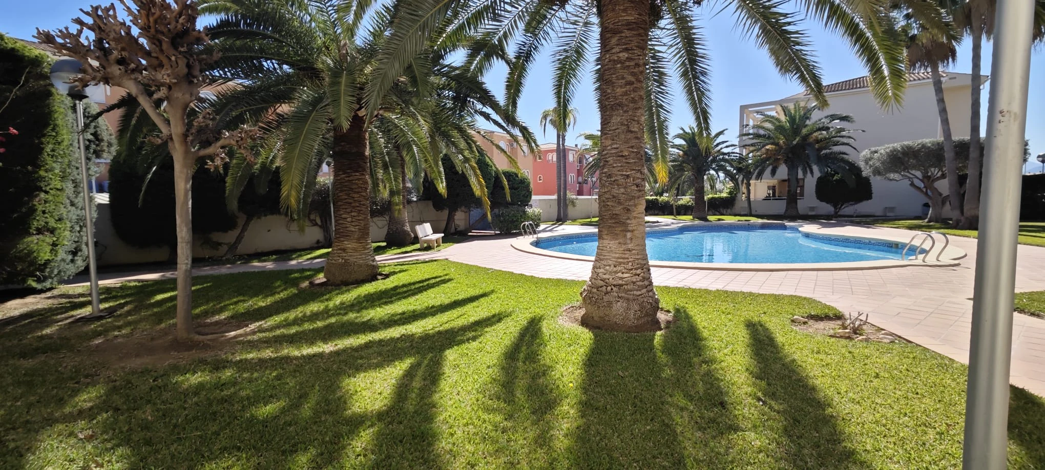 APARTAMENTO EN URBANIZACION A 1.200-metros DE DÉNIA Y  100 de PLAYA