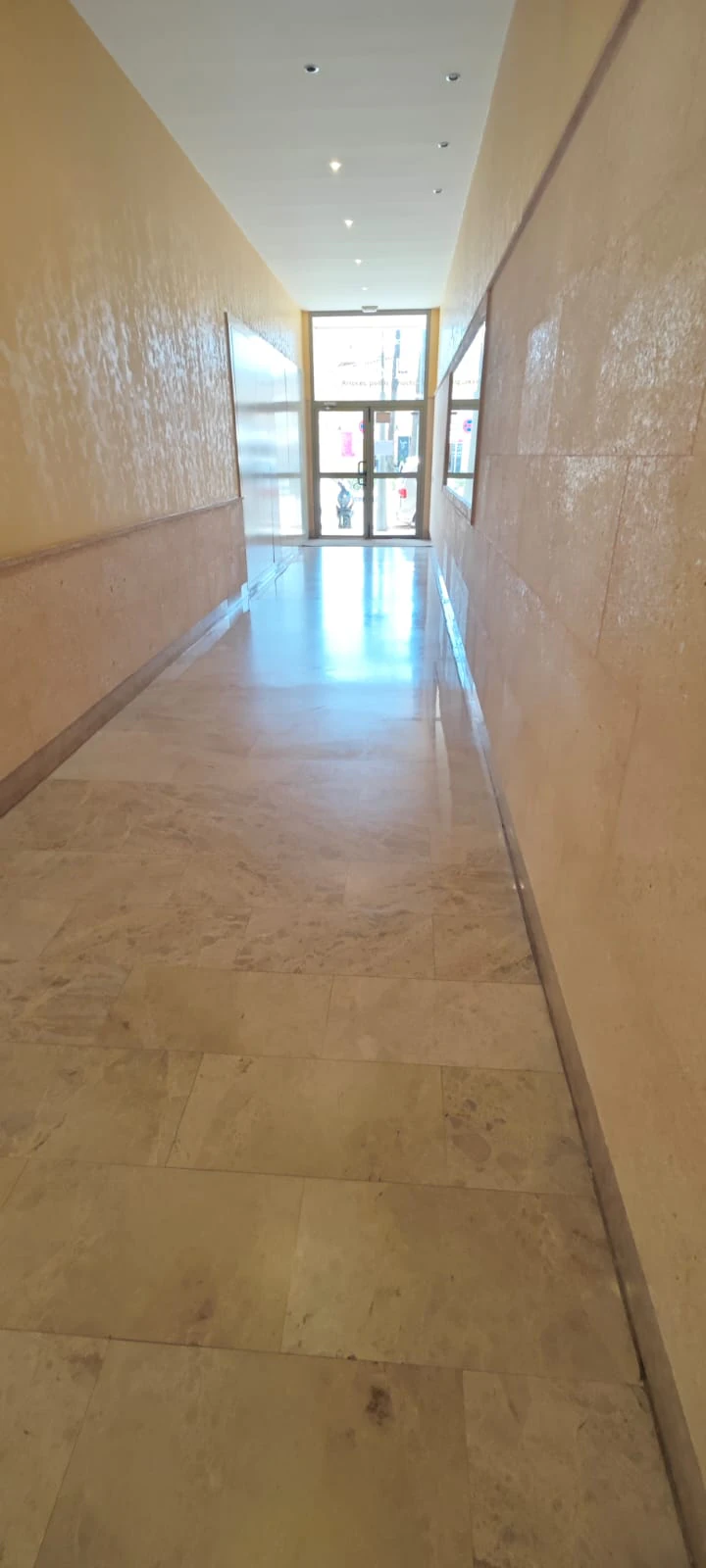 APARTAMENTO "ZONA" AVD. MIGUEL HERNANDEZ / CARRER DEL FURS / PLAZA BENIDORM