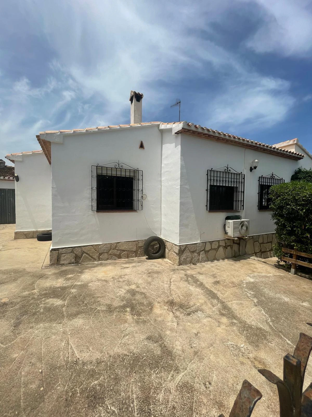 CASA DE CUATRO DORMITORIOS EN DENIA,MONTGO