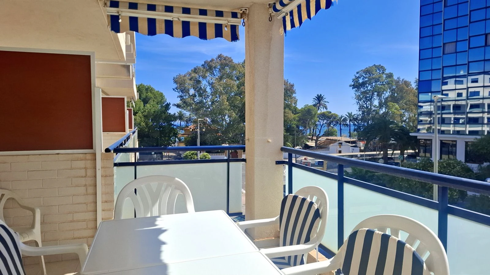 APARTAMENTO CON VISTAS AL MAR Y AL MONTGÓ
