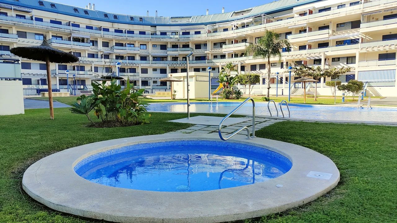 APARTAMENTO CON VISTAS AL MAR Y AL MONTGÓ