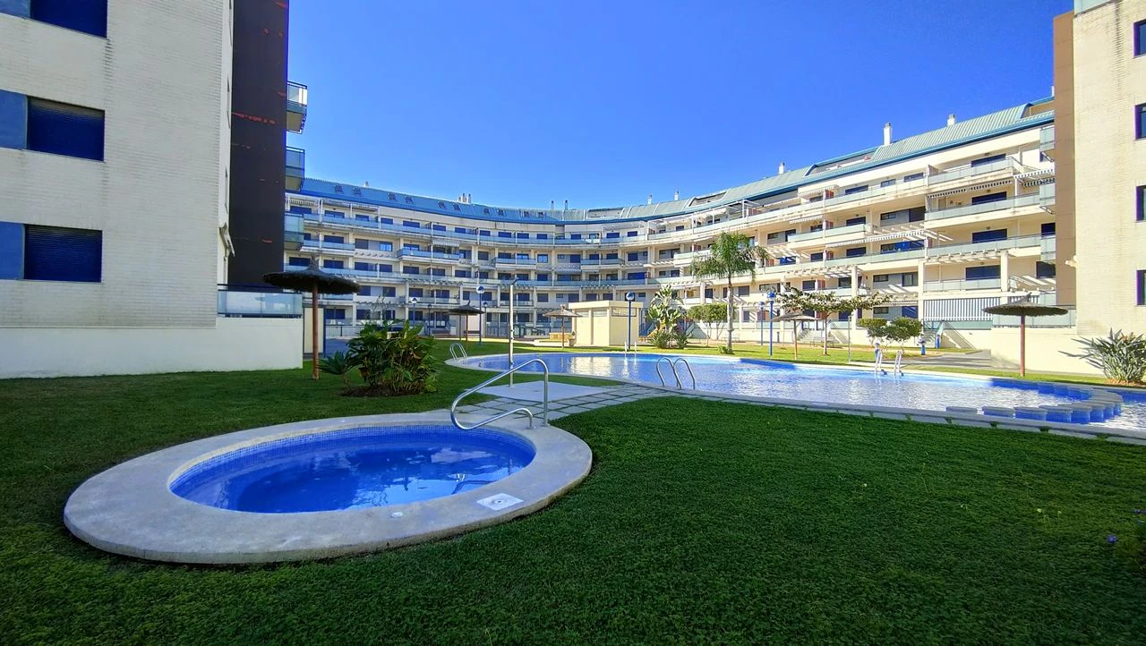 APARTAMENTO CON VISTAS AL MAR Y AL MONTGÓ