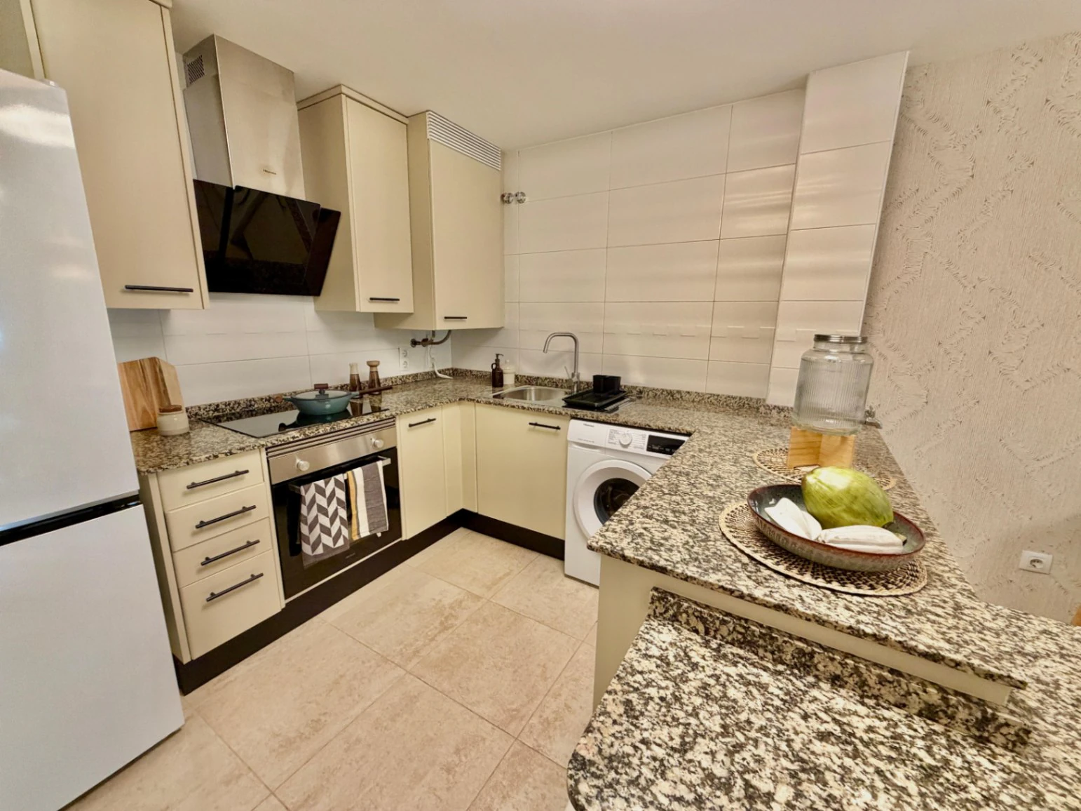 Apartamento reformado de 1 dormitorio en Denia con piscina comunitaria