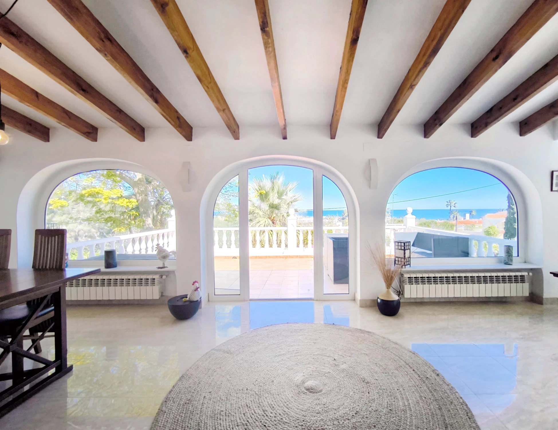 Villa con apartamento de invitados y vistas al mar en Dénia