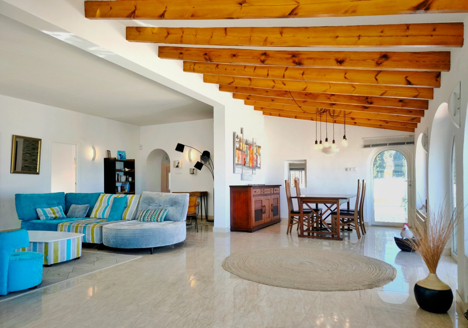 Villa con apartamento de invitados y vistas al mar en Dénia