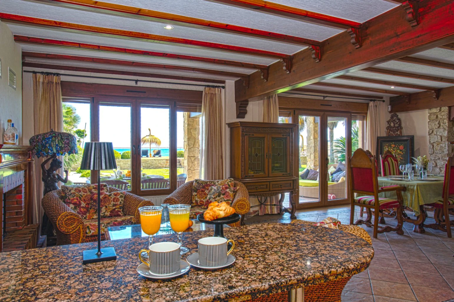 Espectacular casa en primera línea de playa – Un paraíso frente al mar