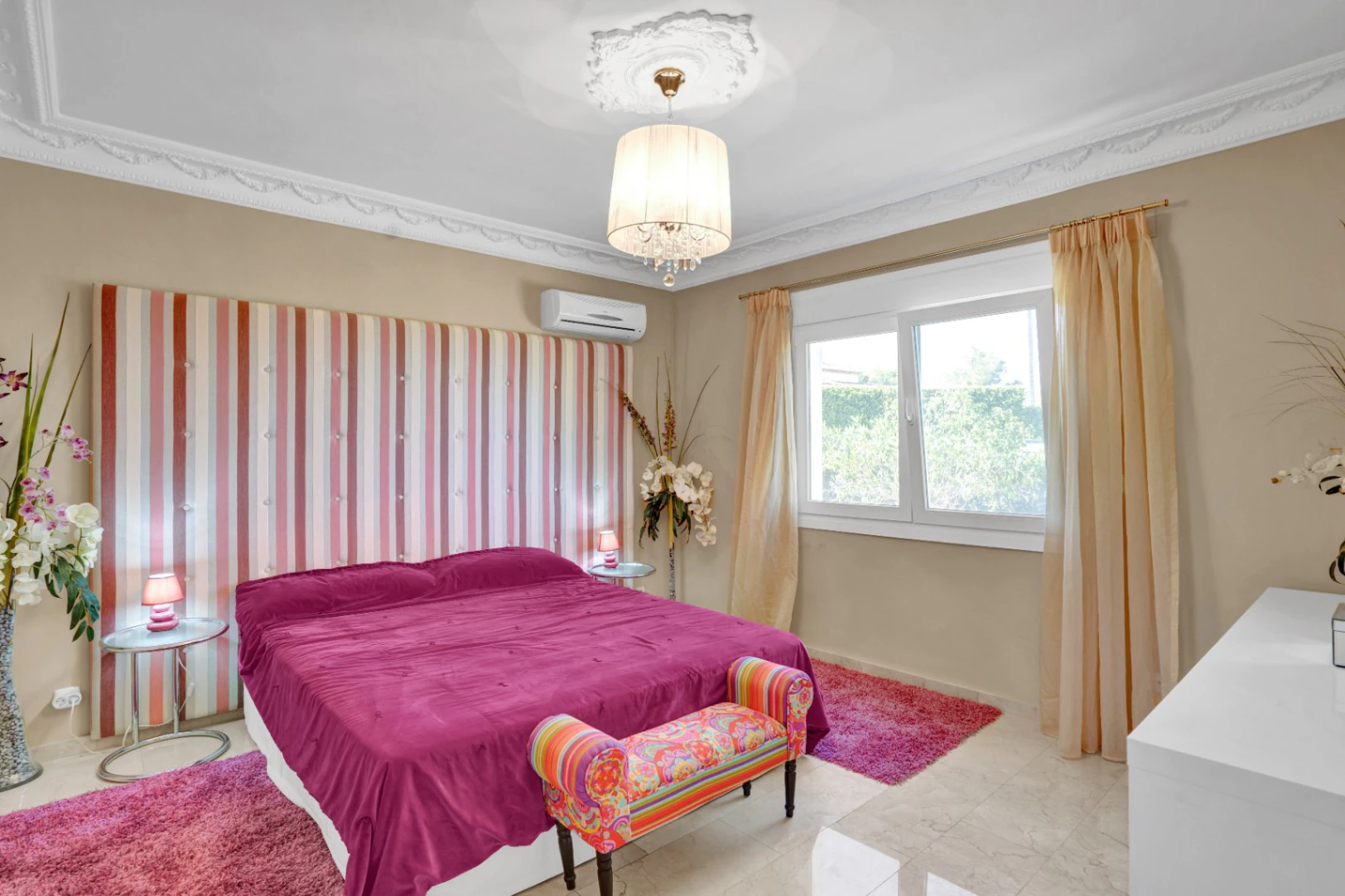 Villa exclusiva con vistas abiertas al mar, la montaña y el castillo de Dénia