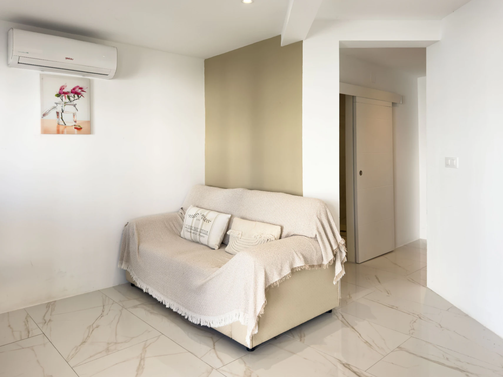 Chalet estilo moderno en venta en Denia con 5 dormitorios y piscina privada