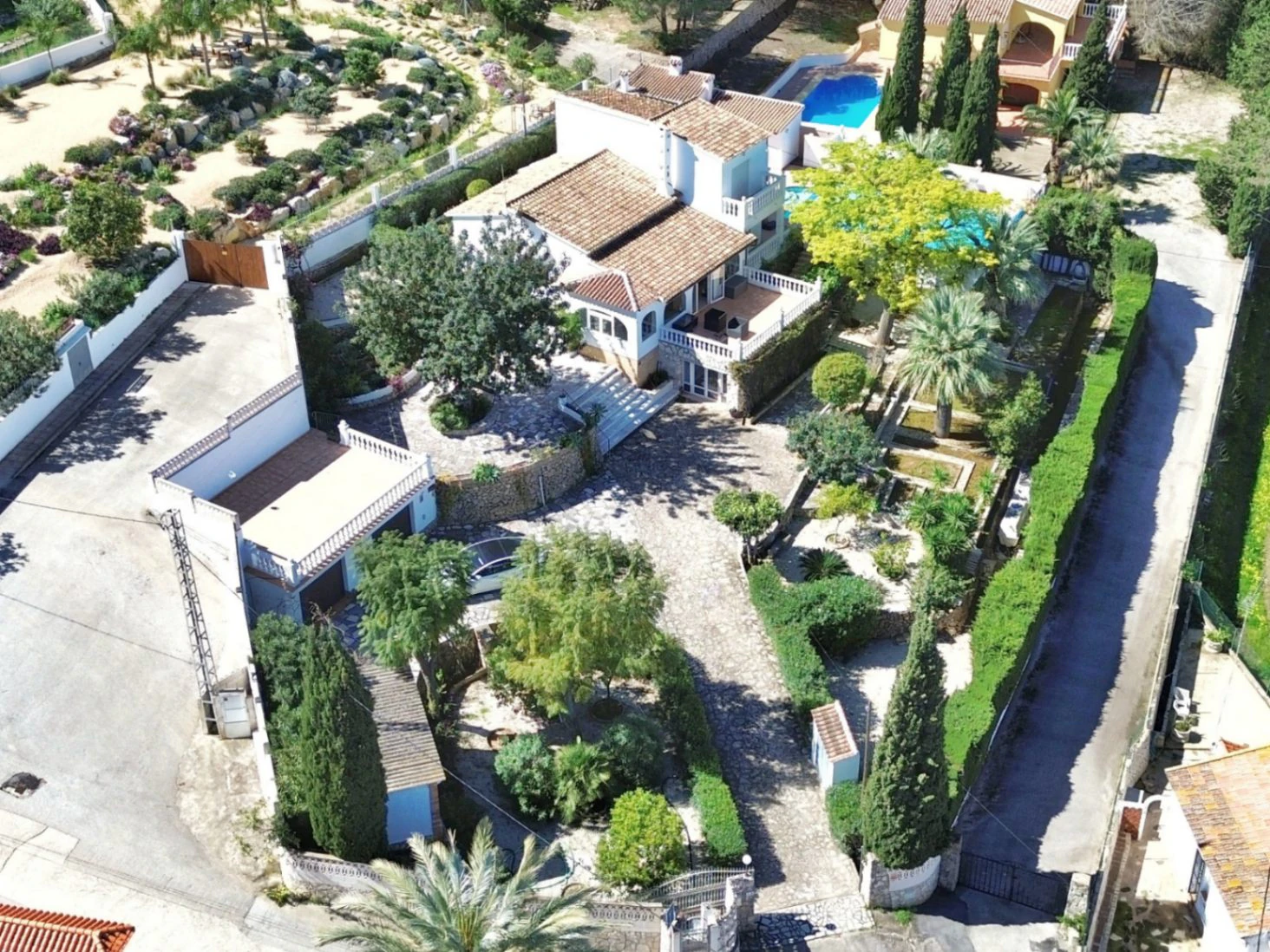 Villa con apartamento de invitados y vistas al mar en Dénia