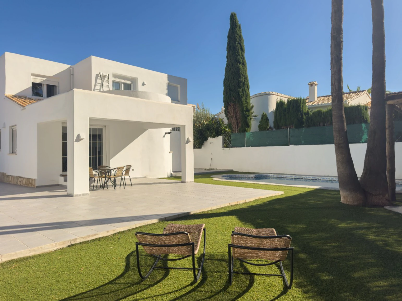Chalet estilo moderno en venta en Denia con 5 dormitorios y piscina privada