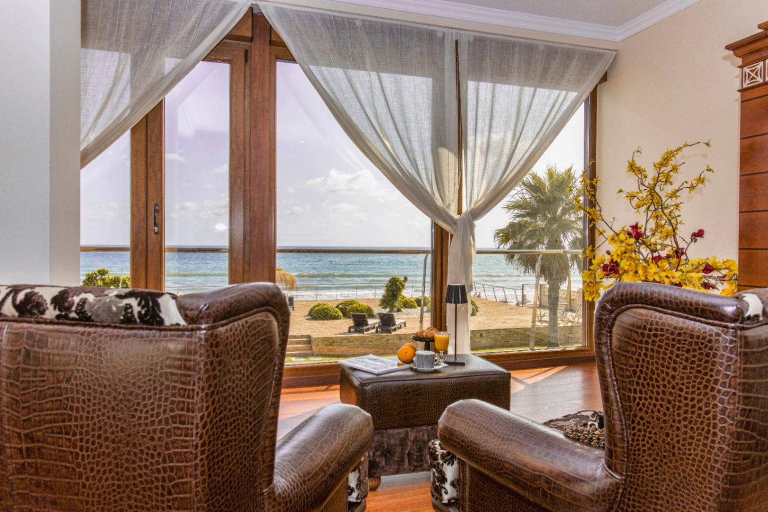 Espectacular casa en primera línea de playa – Un paraíso frente al mar