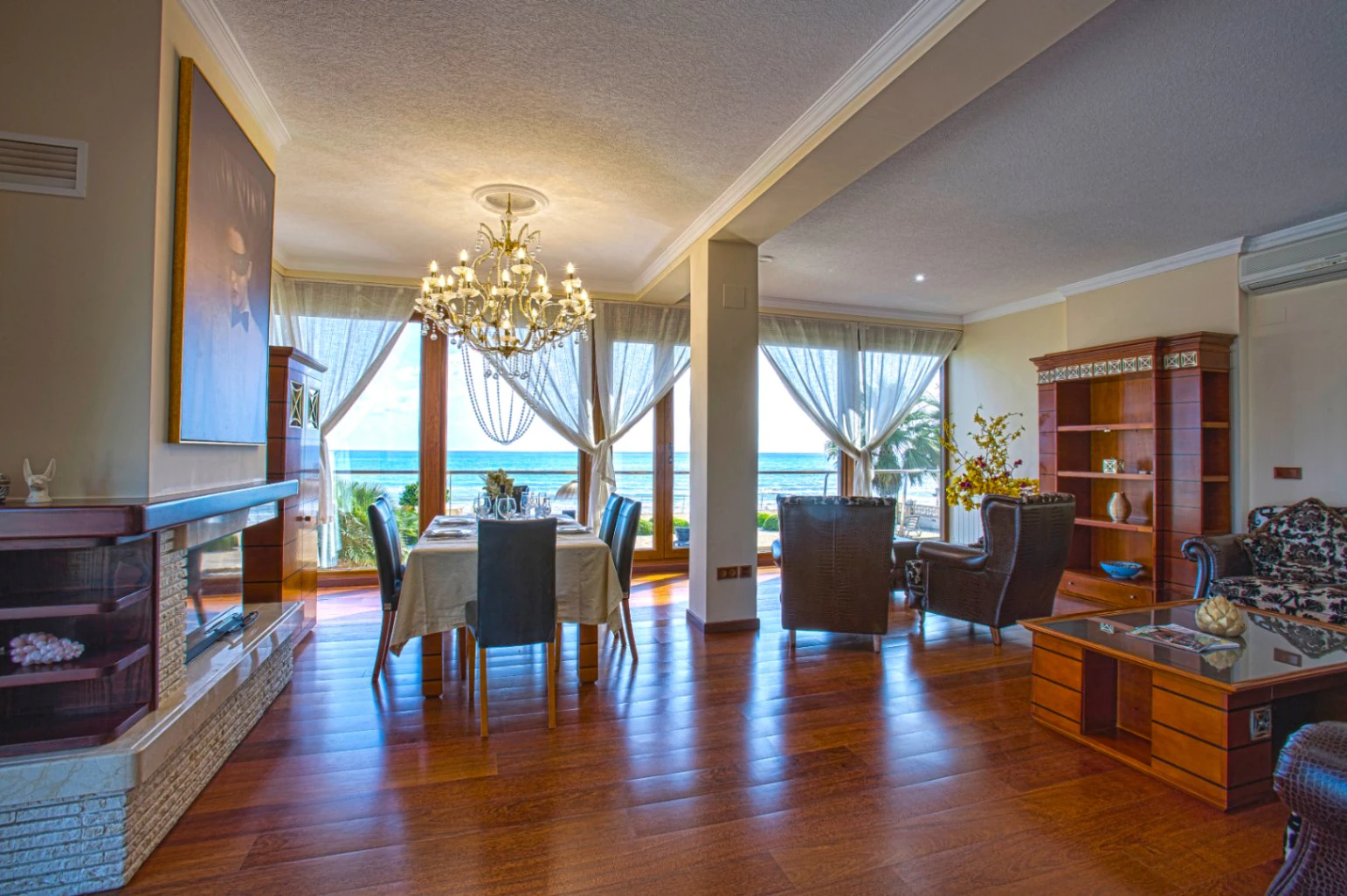 Espectacular casa en primera línea de playa – Un paraíso frente al mar