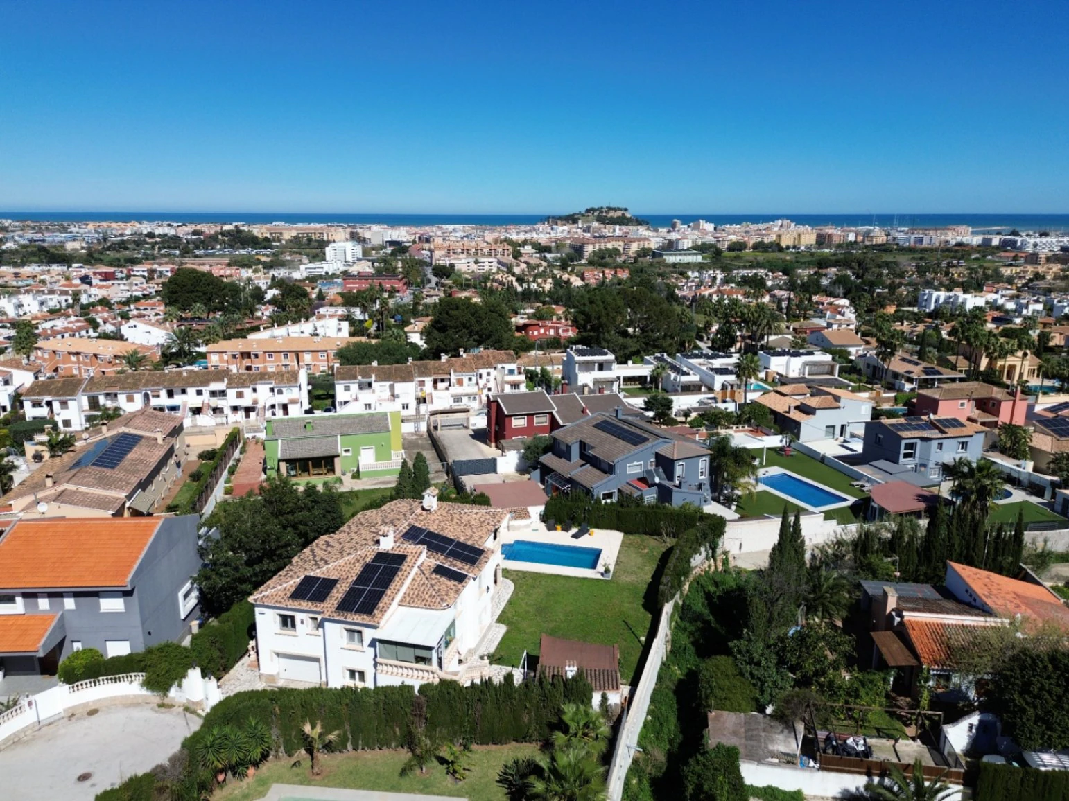 Villa de 3 dormitorios, apartamento de invitados y vistas al mar en el Montgó, Dénia