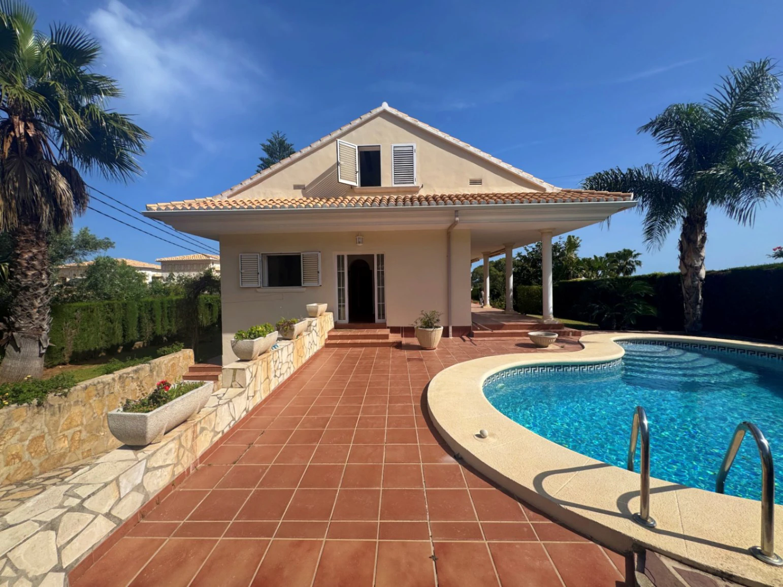 Chalet en venta en Denia, con preciosas vistas al mar y al montgó