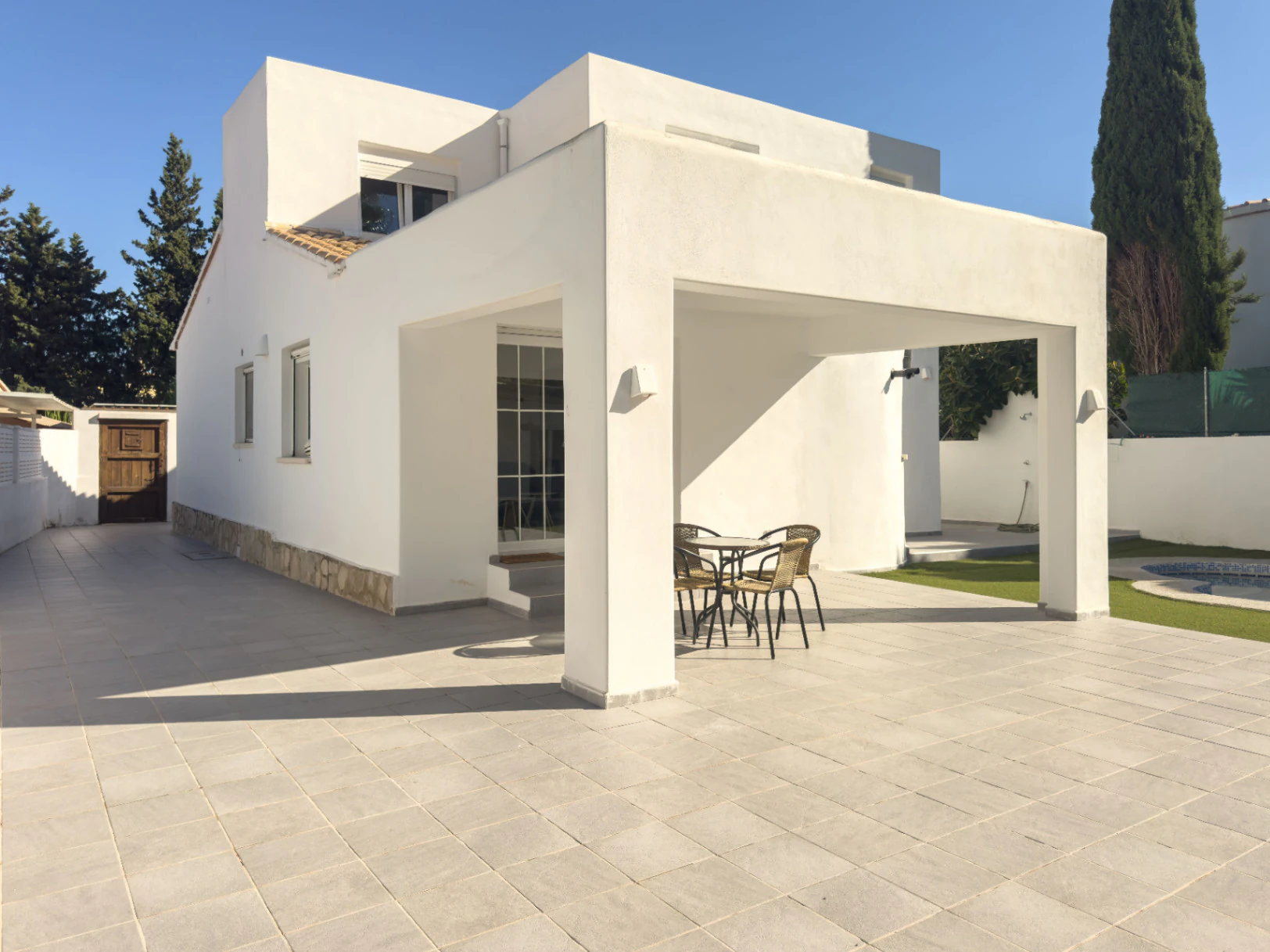 Chalet estilo moderno en venta en Denia con 5 dormitorios y piscina privada