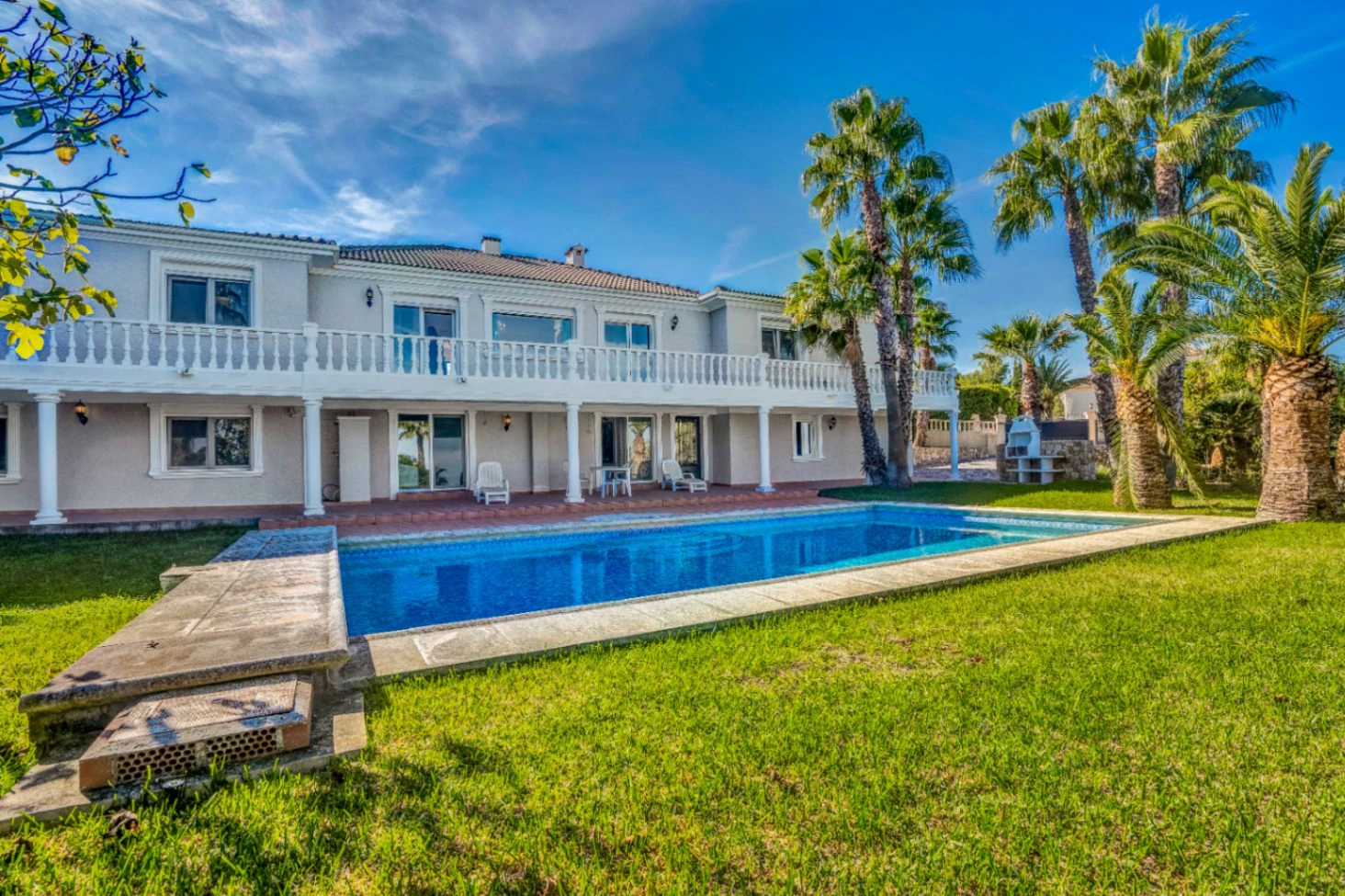 Villa exclusiva con vistas abiertas al mar, la montaña y el castillo de Dénia
