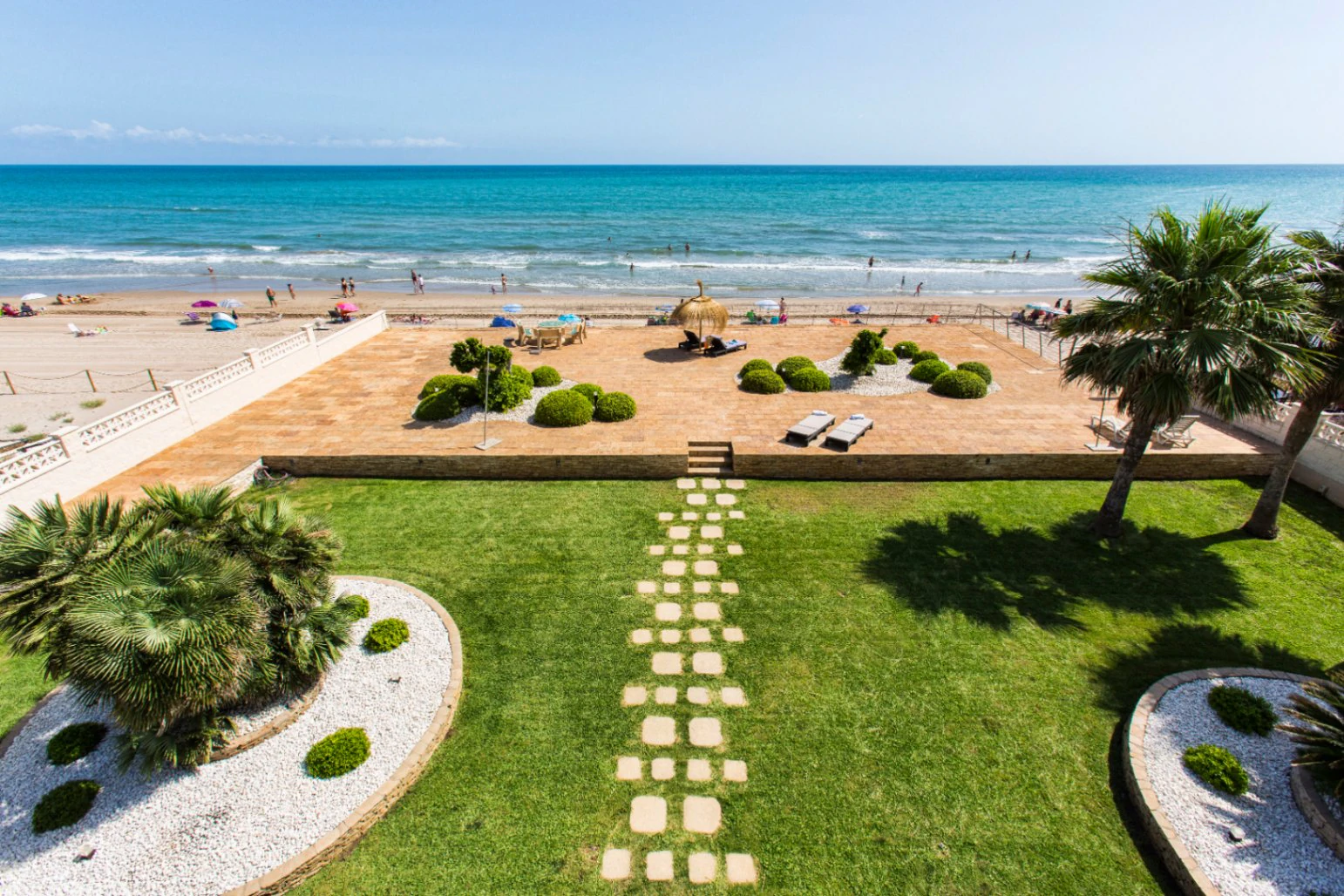 Espectacular casa en primera línea de playa – Un paraíso frente al mar