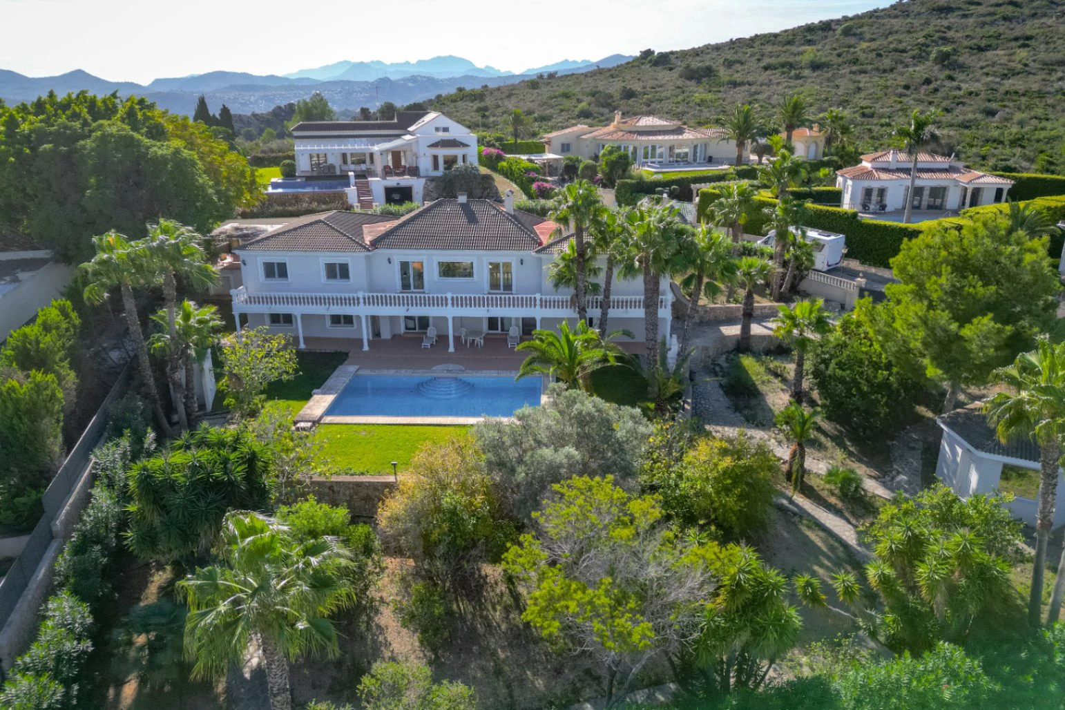 Villa exclusiva con vistas abiertas al mar, la montaña y el castillo de Dénia