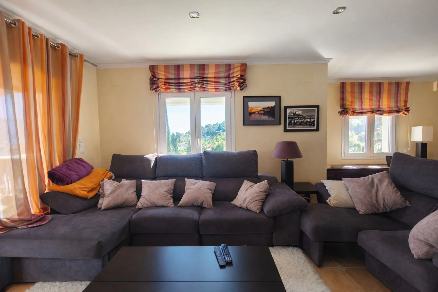 Villa de 3 dormitorios, apartamento de invitados y vistas al mar en el Montgó, Dénia