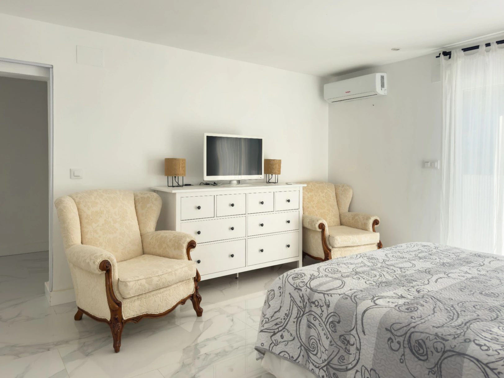 Chalet estilo moderno en venta en Denia con 5 dormitorios y piscina privada
