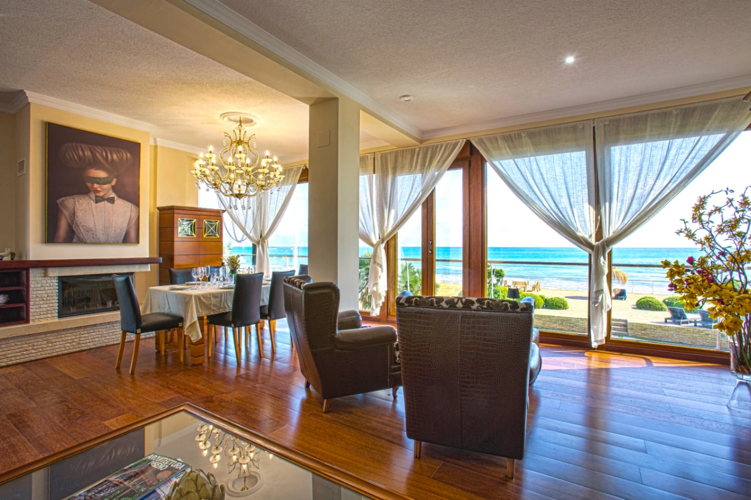 Espectacular casa en primera línea de playa – Un paraíso frente al mar