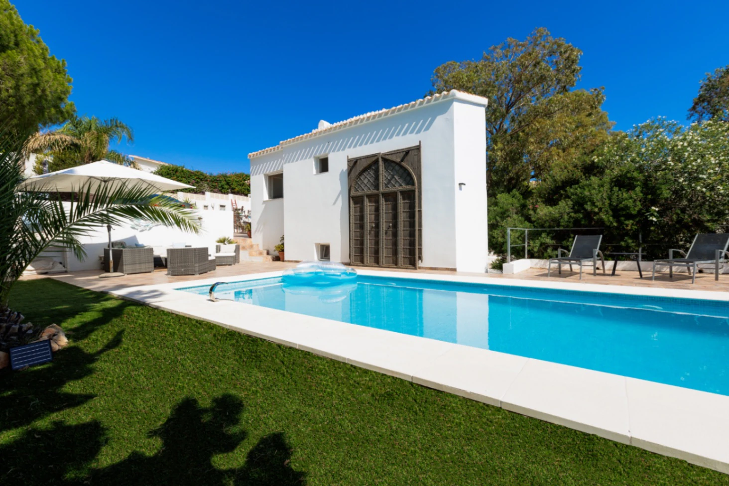 VILLA IBIZENCA EN EL MONTGO DENIA
