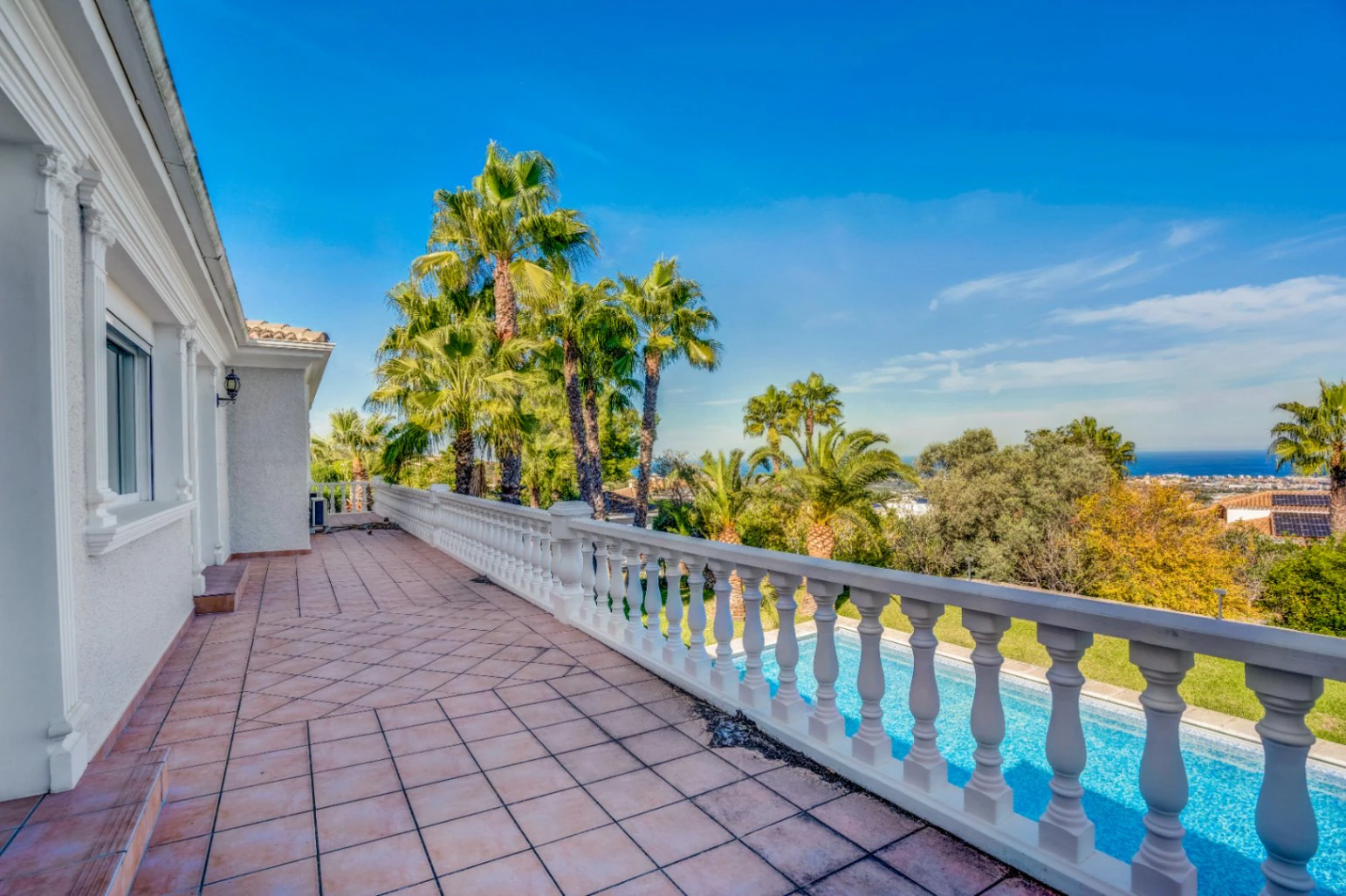 Villa exclusiva con vistas abiertas al mar, la montaña y el castillo de Dénia